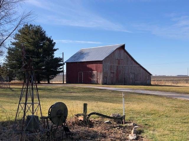 barn on the Illinois property