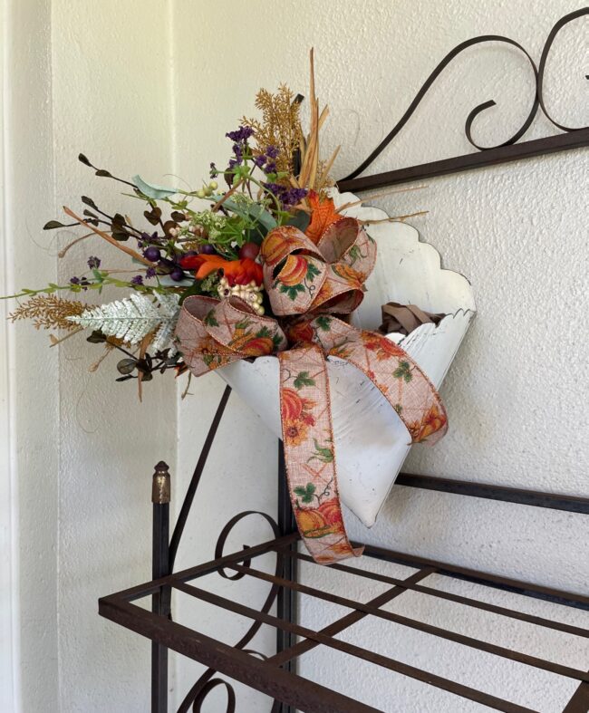Silk arrangement for Fall in a wall pocket