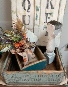 wall pocket with fall arrangement