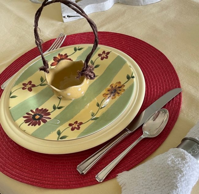 daisy themed Easter place setting