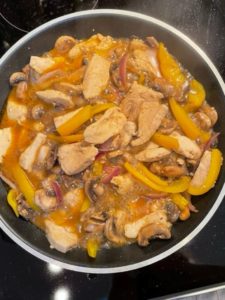 chicken and mushrooms with vegetables for fajitas