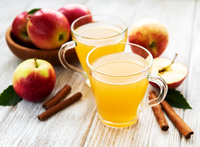 glass cups of apple cider