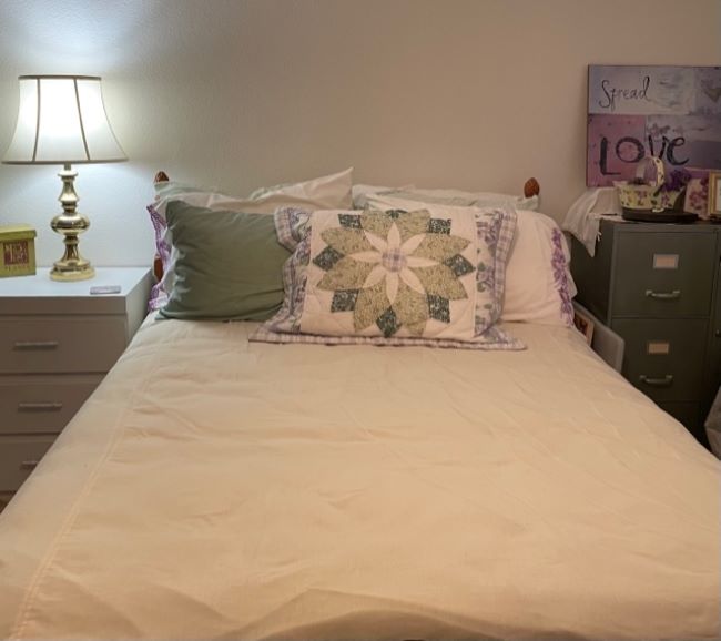 Guest bedroom with cream duvet cover and quilted sham