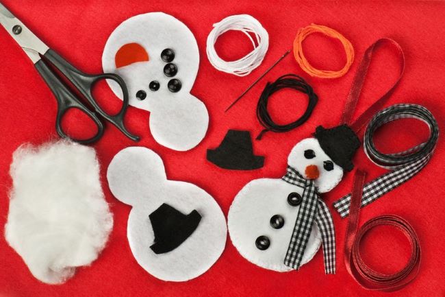 supplies needed to make felt snowman ornaments