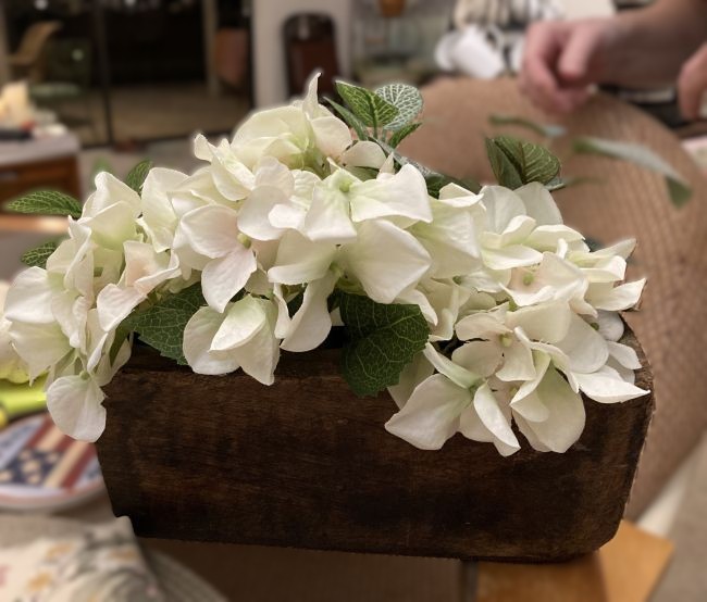 adjusting greenery in a three hole sugar mold