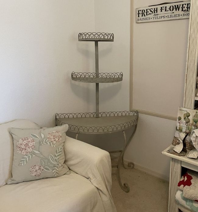 wire rack - empty ready to decorate